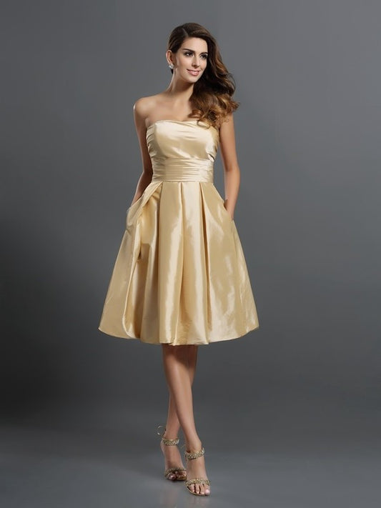 Sleeveless Short A-Line/Princess Strapless Taffeta Bridesmaid Dresses