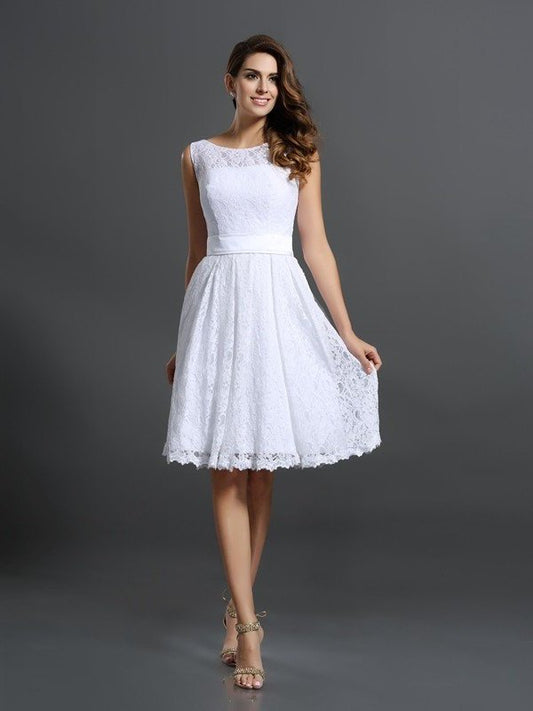 A-Line/Princess Scoop Sleeveless Short Lace Bridesmaid Dresses