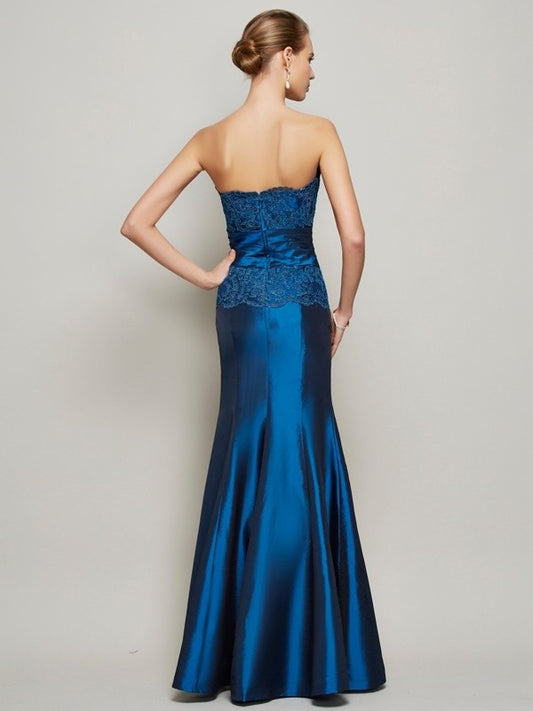 Trumpet/Mermaid Sleeveless Applique Beading Strapless Long Taffeta Dresses