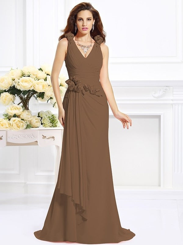 Flower Long V-neck Trumpet/Mermaid Sleeveless Hand-Made Chiffon Bridesmaid Dresses