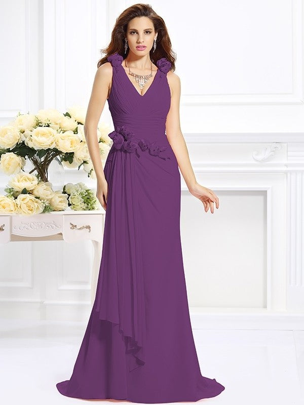 Flower Long V-neck Trumpet/Mermaid Sleeveless Hand-Made Chiffon Bridesmaid Dresses