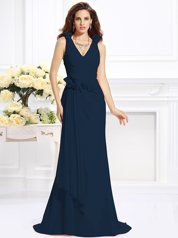 Flower Long V-neck Trumpet/Mermaid Sleeveless Hand-Made Chiffon Bridesmaid Dresses